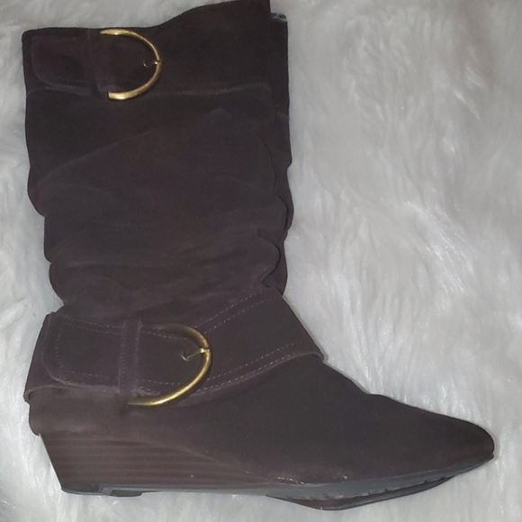 White Mountian Size 7M Brown Suede Wedge Boot - Picture 1 of 6